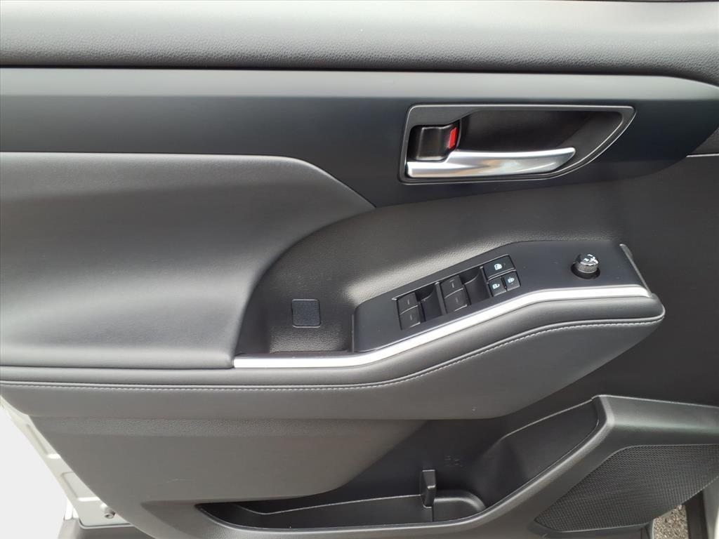 used 2022 Toyota Highlander car, priced at $35,900