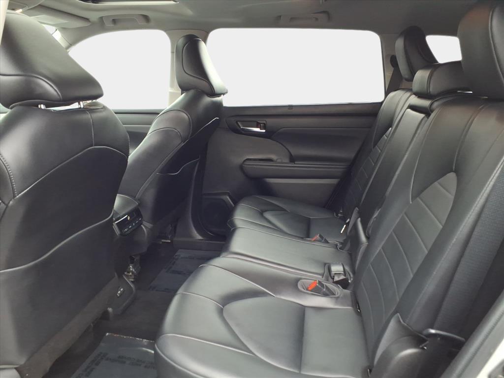 used 2022 Toyota Highlander car, priced at $35,900
