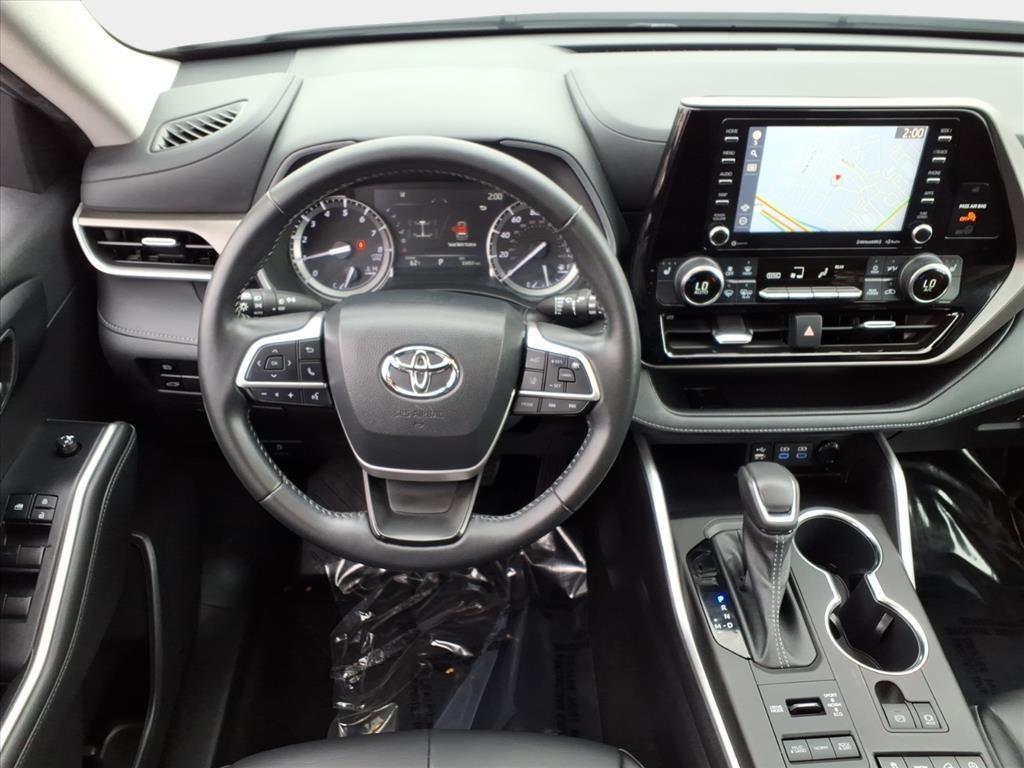 used 2022 Toyota Highlander car, priced at $35,900