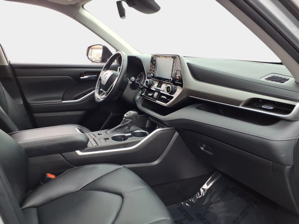 used 2022 Toyota Highlander car, priced at $35,900