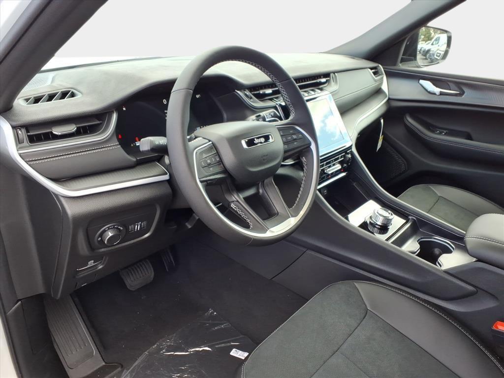 new 2025 Jeep Grand Cherokee car, priced at $34,040