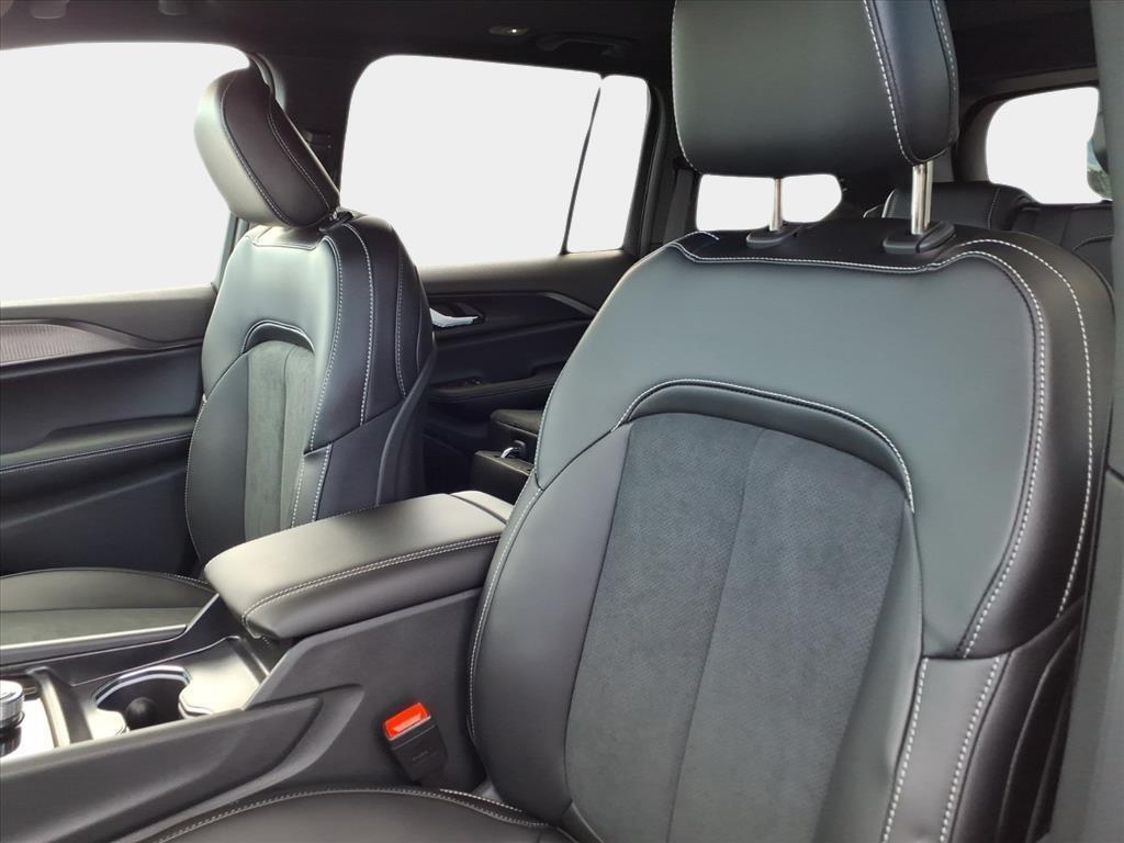 new 2025 Jeep Grand Cherokee car, priced at $34,040