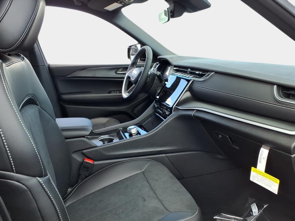 new 2025 Jeep Grand Cherokee car, priced at $34,040