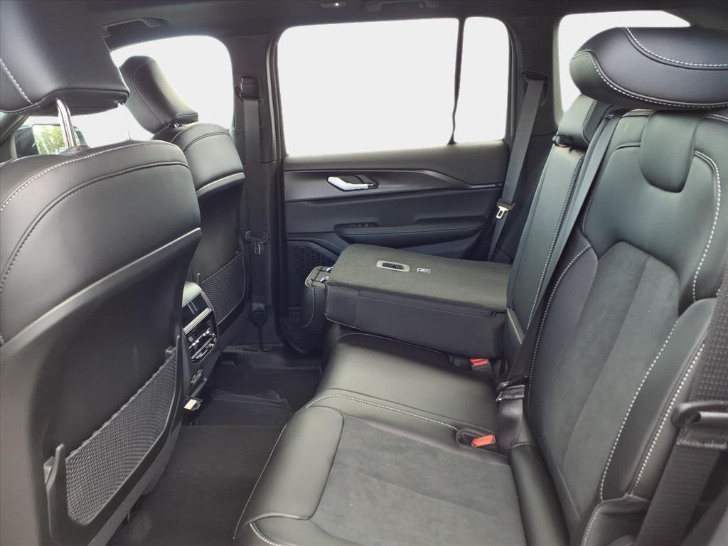 new 2025 Jeep Grand Cherokee car, priced at $34,040