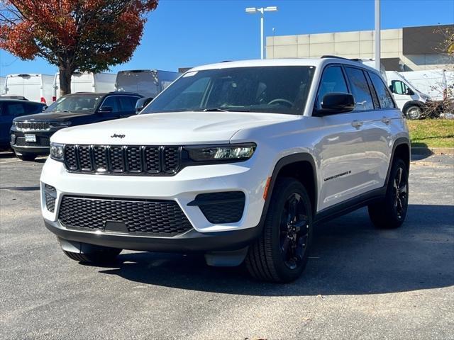 new 2025 Jeep Grand Cherokee car, priced at $41,322