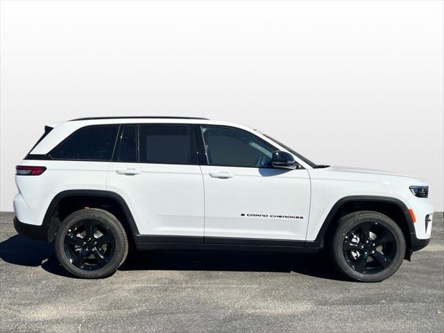 new 2025 Jeep Grand Cherokee car, priced at $41,322