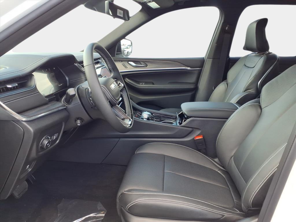 new 2025 Jeep Grand Cherokee car, priced at $54,196