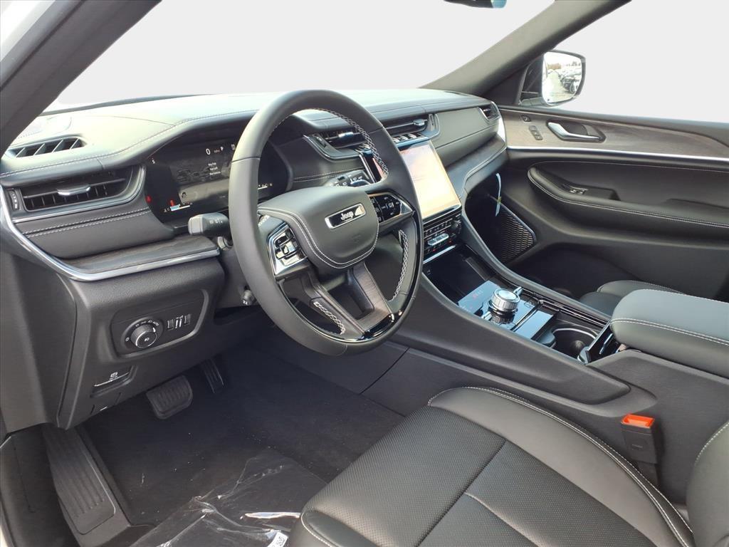 new 2025 Jeep Grand Cherokee car, priced at $54,196