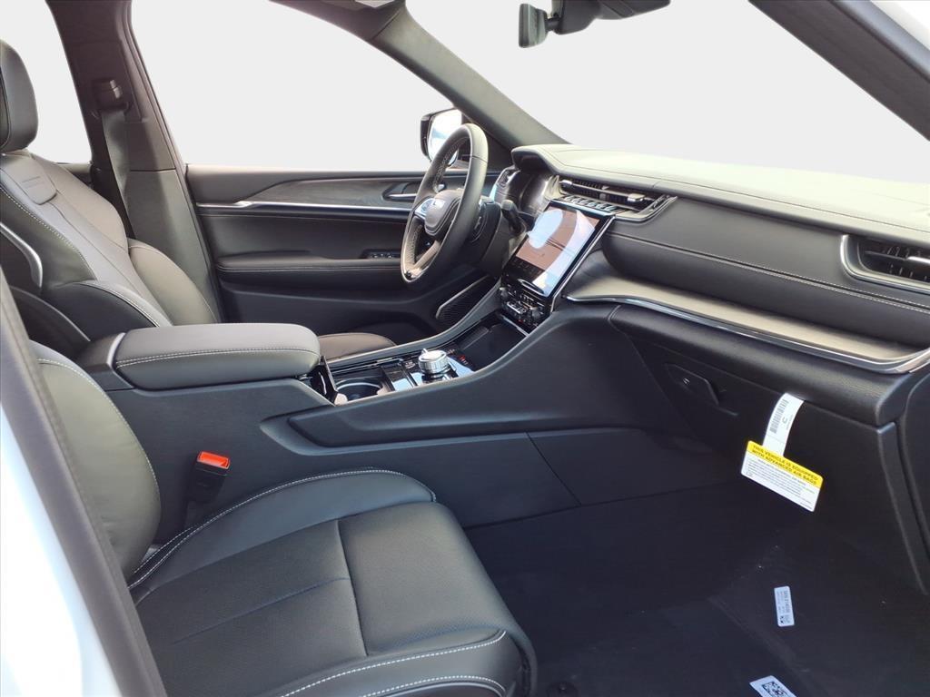 new 2025 Jeep Grand Cherokee car, priced at $54,196