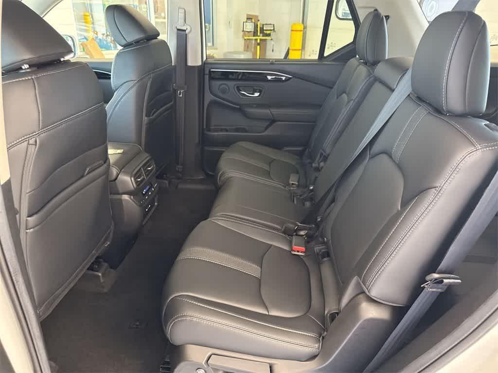 used 2025 Honda Pilot car, priced at $46,598