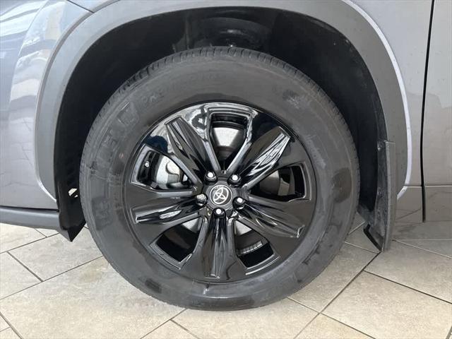 used 2023 Toyota Highlander car, priced at $42,054