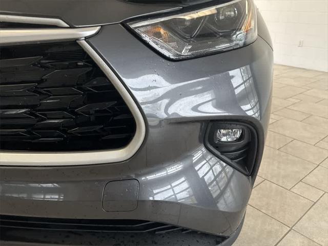 used 2023 Toyota Highlander car, priced at $42,054