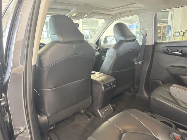 used 2023 Toyota Highlander car, priced at $42,054