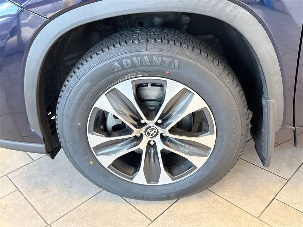 used 2022 Toyota Highlander car, priced at $36,124
