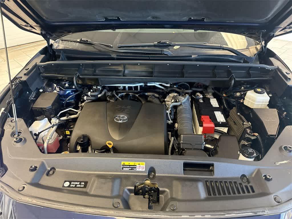 used 2022 Toyota Highlander car, priced at $36,124