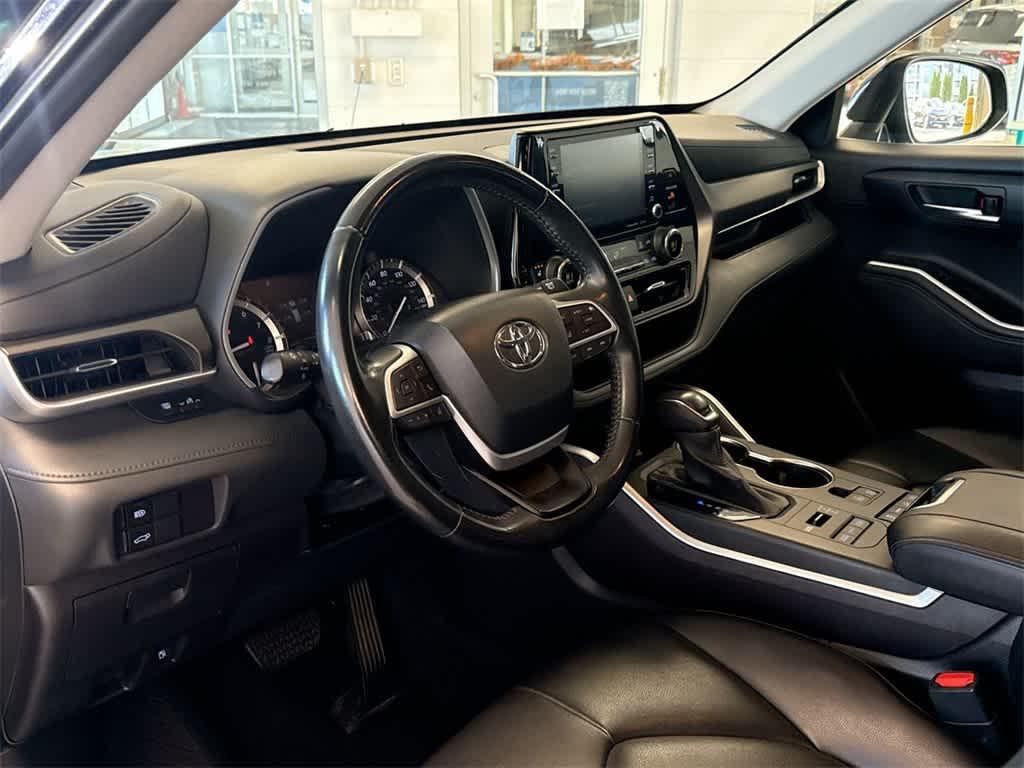 used 2022 Toyota Highlander car, priced at $36,124