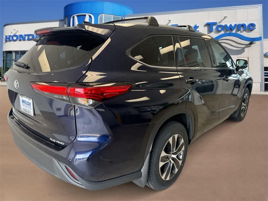 used 2022 Toyota Highlander car, priced at $36,124