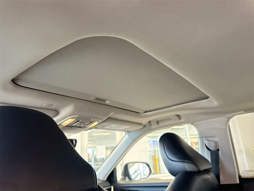 used 2022 Toyota Highlander car, priced at $36,124