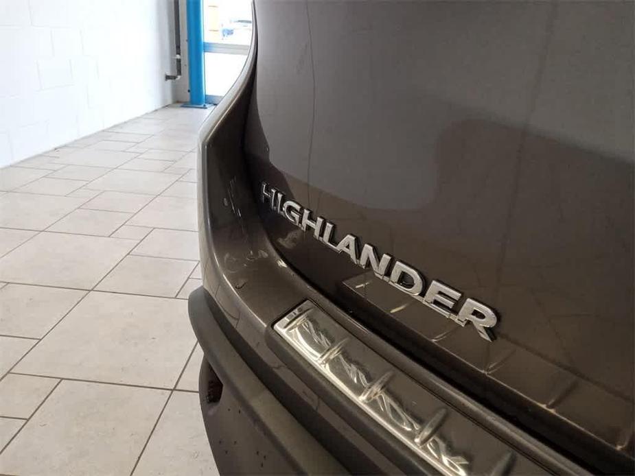 used 2014 Toyota Highlander car, priced at $20,430