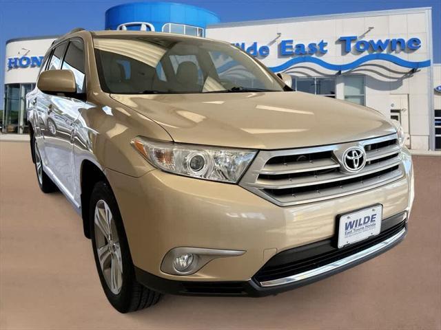 used 2013 Toyota Highlander car, priced at $13,978