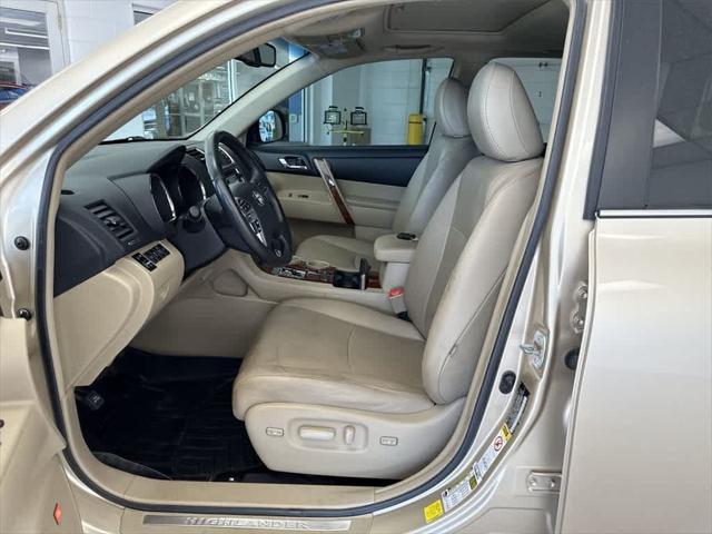 used 2013 Toyota Highlander car, priced at $13,978