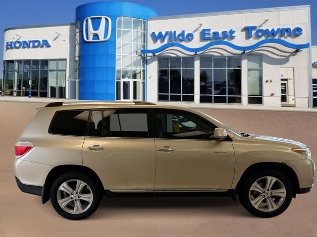 used 2013 Toyota Highlander car, priced at $13,978