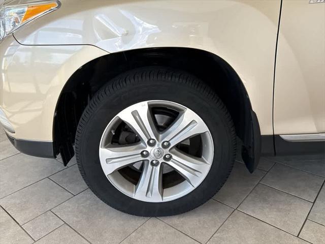 used 2013 Toyota Highlander car, priced at $13,978