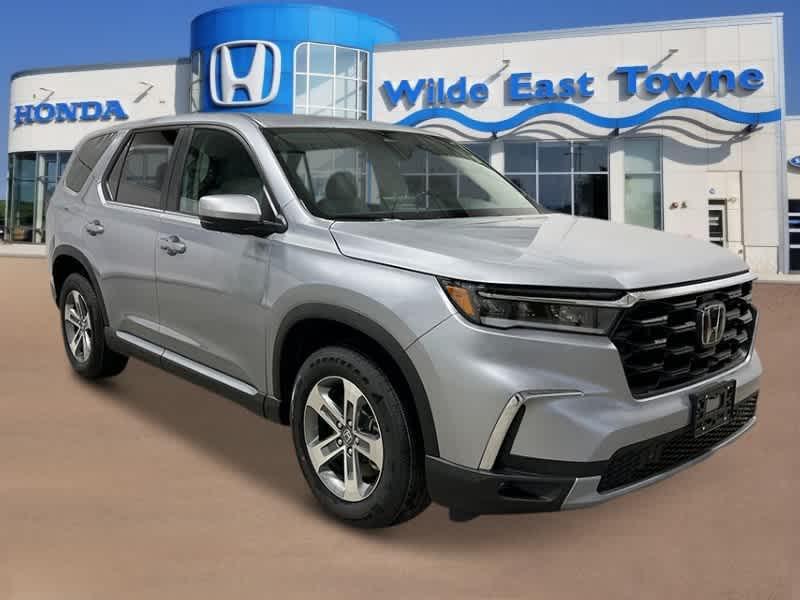 new 2025 Honda Pilot car, priced at $44,956