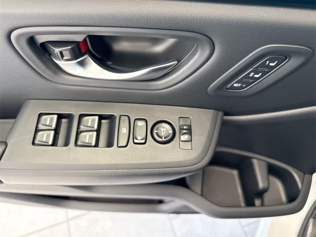 used 2025 Honda Pilot car, priced at $43,947