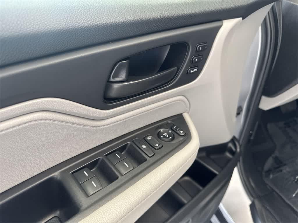 used 2022 Honda Odyssey car, priced at $35,076