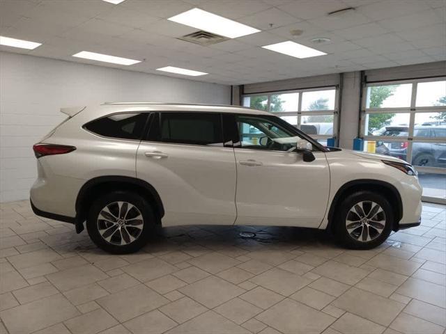 used 2021 Toyota Highlander car, priced at $35,821