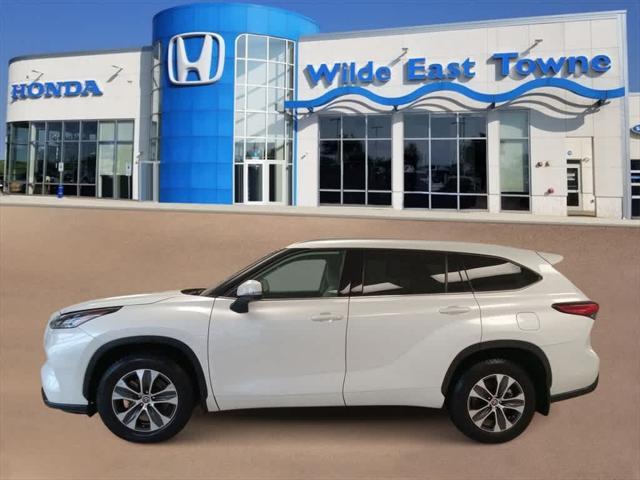 used 2021 Toyota Highlander car, priced at $35,821