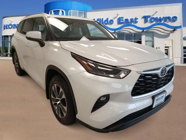 used 2021 Toyota Highlander car, priced at $35,821