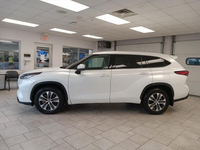 used 2021 Toyota Highlander car, priced at $35,821