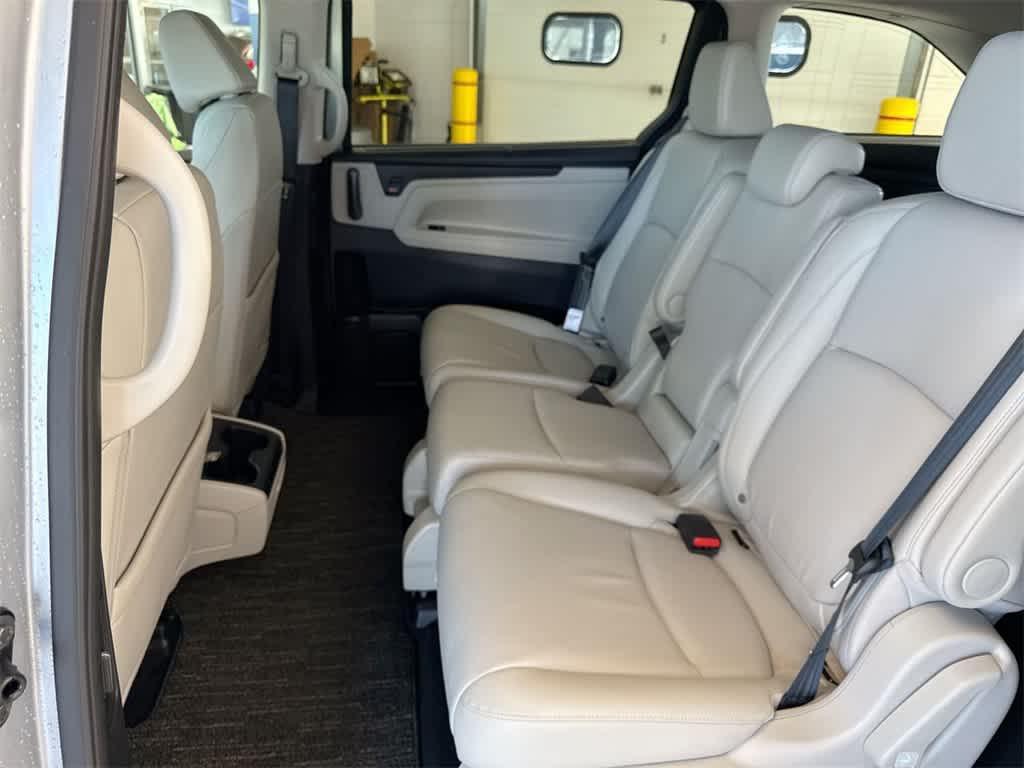 used 2025 Honda Odyssey car, priced at $43,063