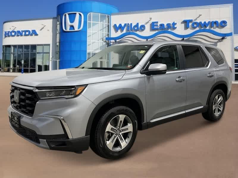 new 2025 Honda Pilot car, priced at $46,695