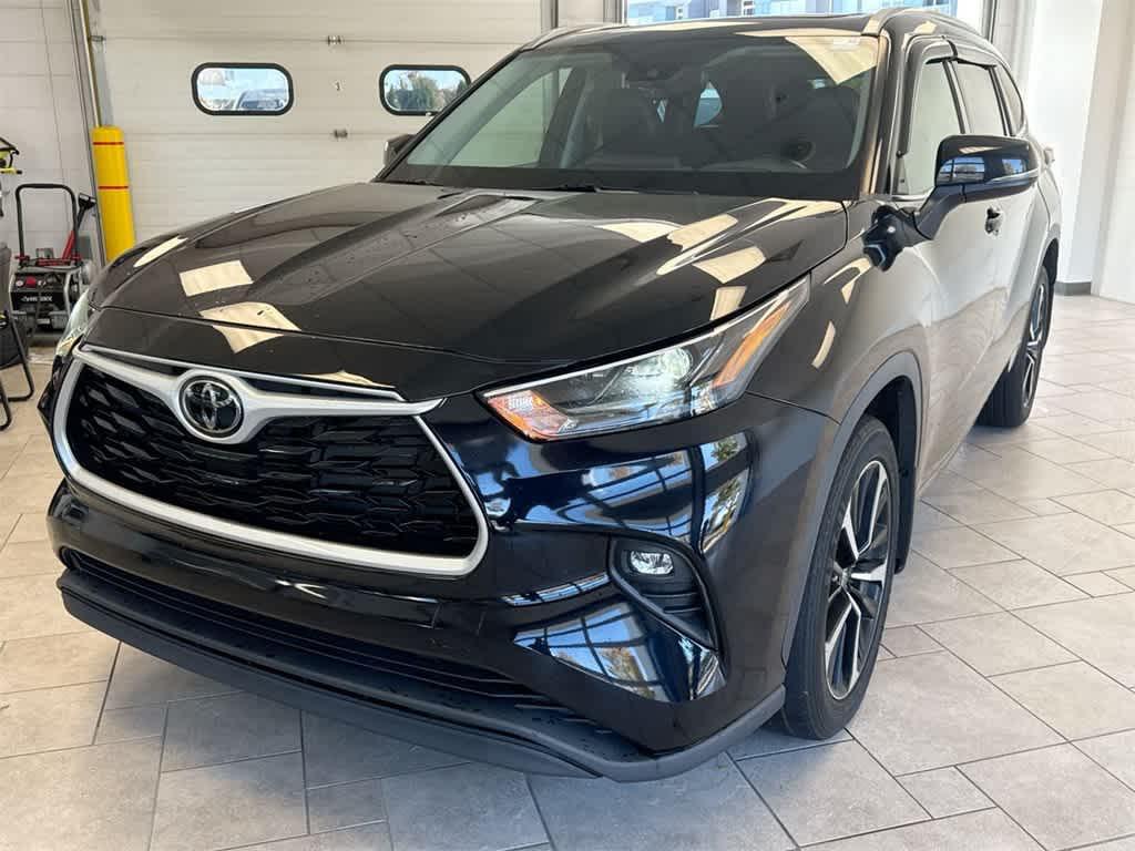 used 2022 Toyota Highlander car, priced at $30,484