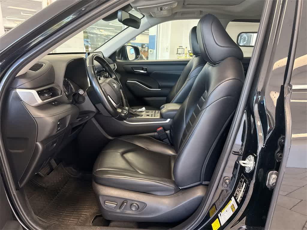 used 2022 Toyota Highlander car, priced at $30,484