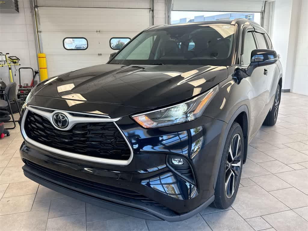 used 2022 Toyota Highlander car, priced at $30,484