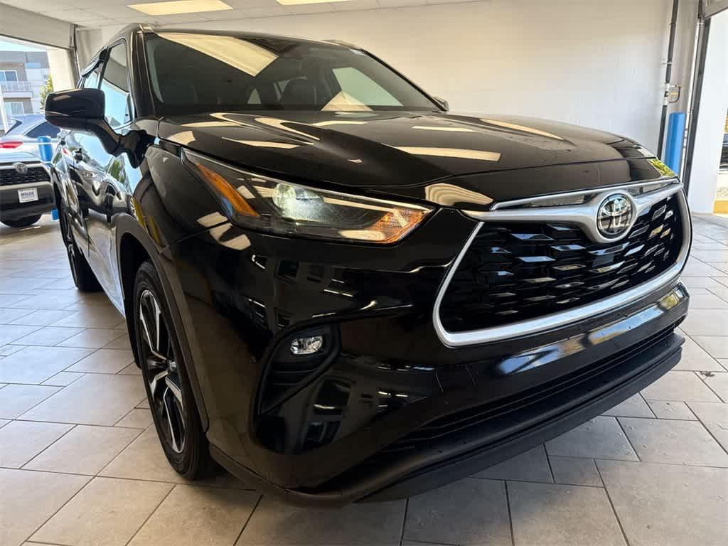 used 2022 Toyota Highlander car, priced at $30,484