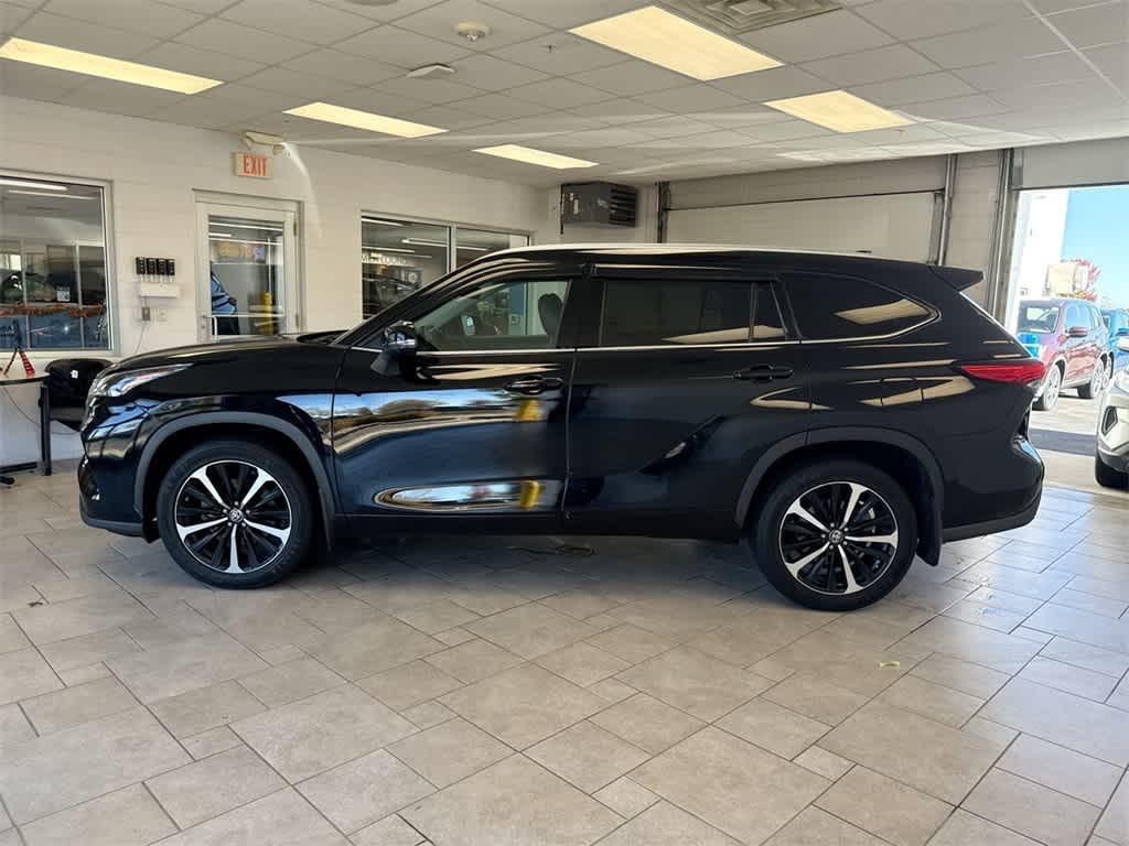 used 2022 Toyota Highlander car, priced at $30,484