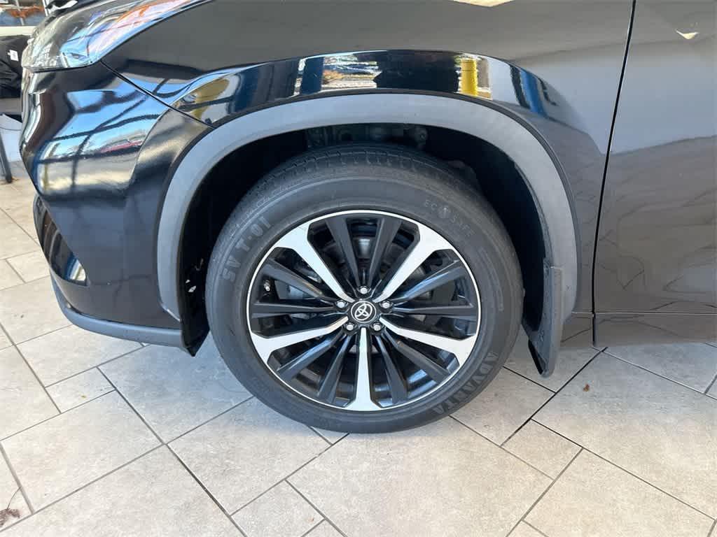 used 2022 Toyota Highlander car, priced at $30,484