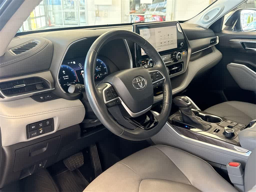 used 2023 Toyota Highlander car, priced at $41,832