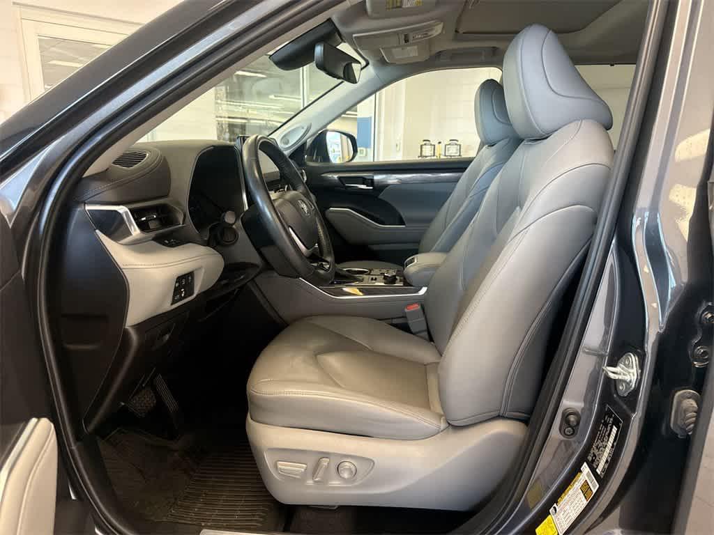 used 2023 Toyota Highlander car, priced at $41,832