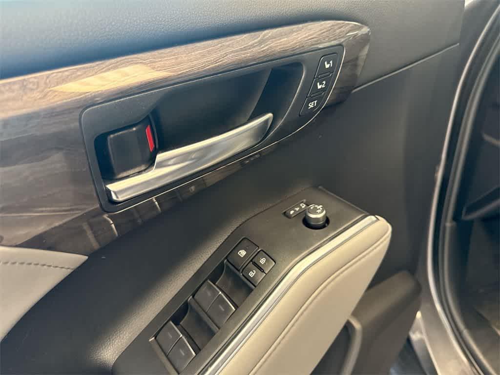 used 2023 Toyota Highlander car, priced at $41,832