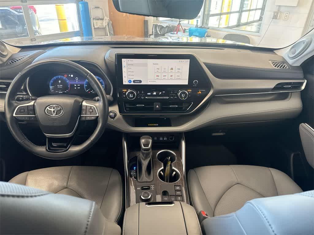 used 2023 Toyota Highlander car, priced at $41,832