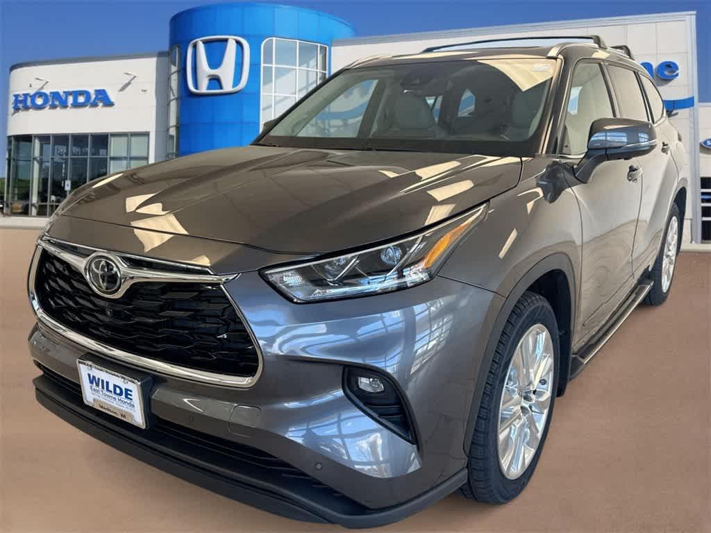 used 2023 Toyota Highlander car, priced at $41,832