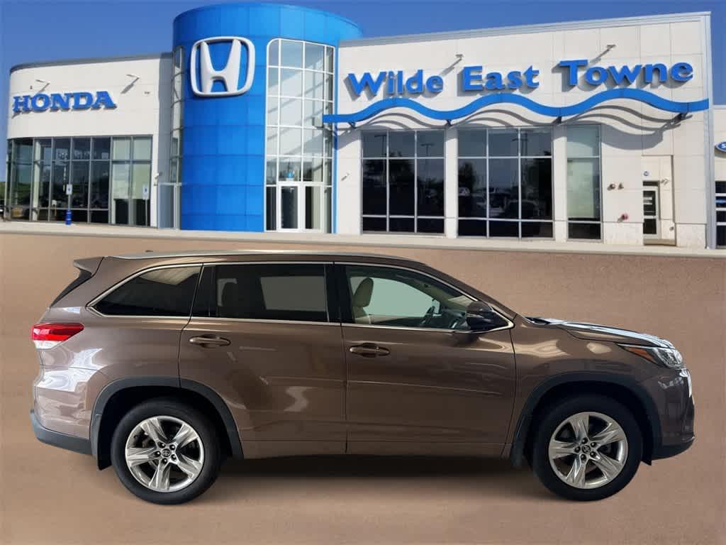 used 2018 Toyota Highlander car, priced at $22,962