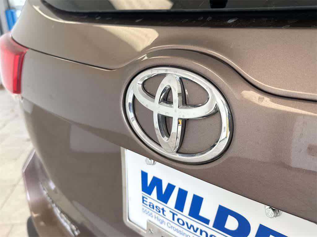 used 2018 Toyota Highlander car, priced at $22,962