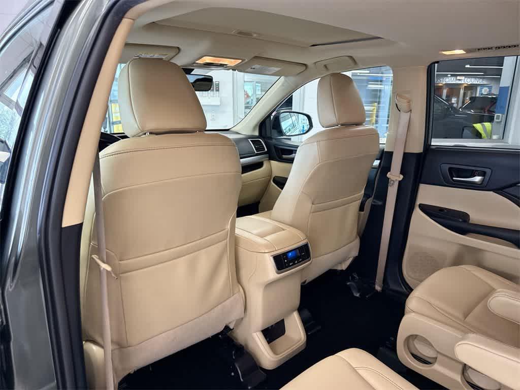 used 2019 Toyota Highlander car, priced at $21,889